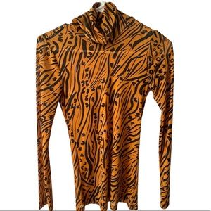 BCBG ANIMAL PRINT TOP X-SMALL